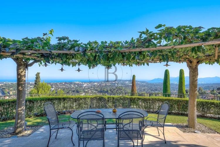 MOUGINS – COURTELINE – PROPRIÉTÉ AVEC VUE MER PANORAMIQUE