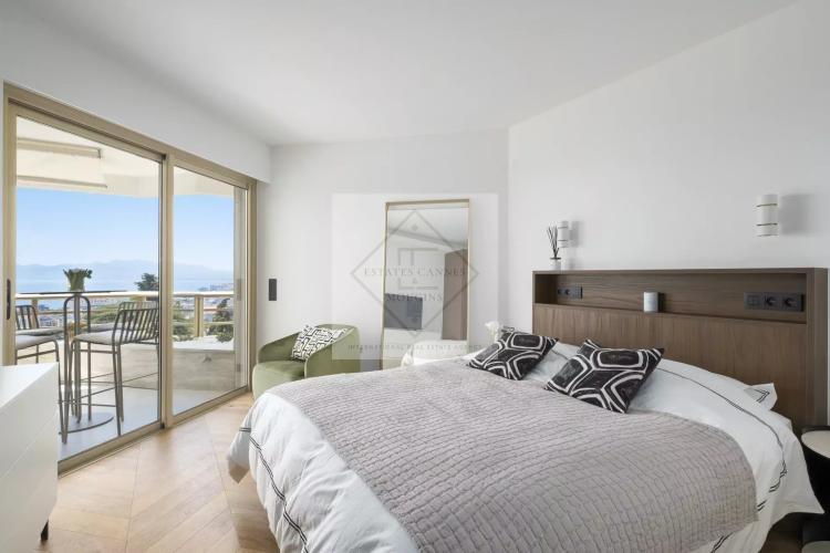 CANNES Californie - Vue panoramique mer  et environnement Cannes !