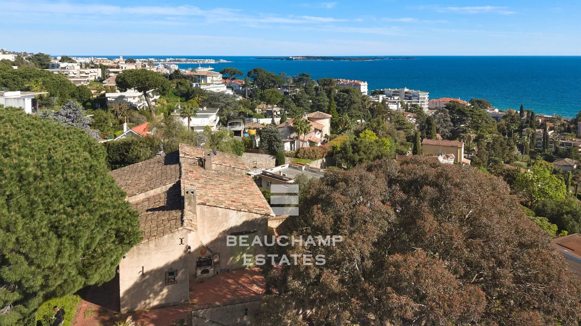 Propriété 5 chambres à rénover avec vue mer panoramique - Cannes - La Croix-des-Gardes