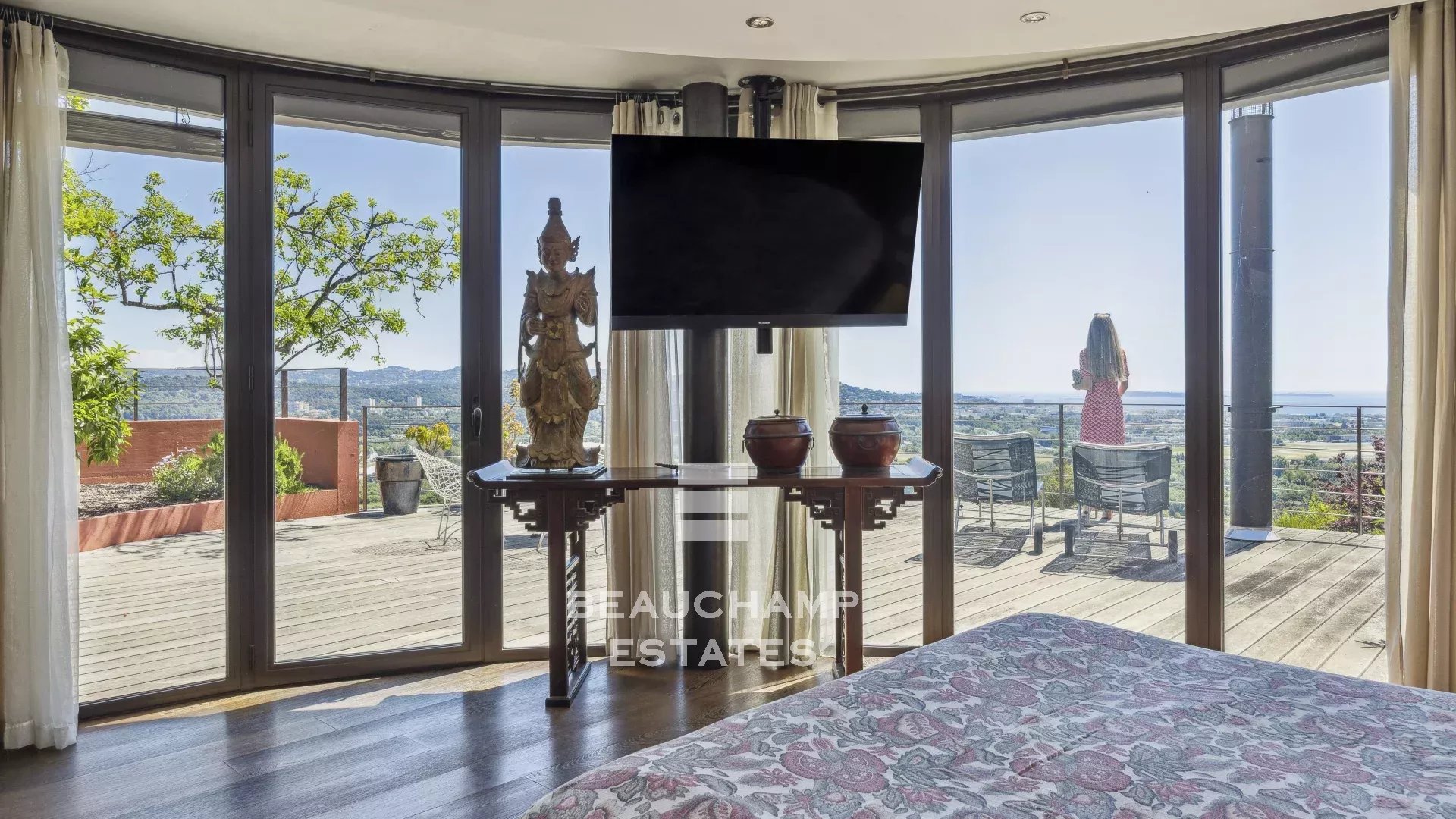 Rare villa d’architecte 5 chambres vue mer quartier du Capitou à Mandelieu