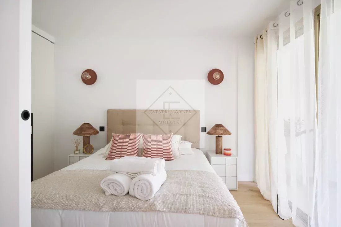CANNES Californie - Élégant 2 pièces rénové avec vue mer et jardin