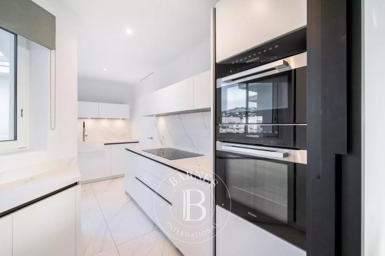 CANNES – CROISETTE PALM BEACH – PENTHOUSE VUE MER PANORAMIQUE – TOIT TERRASSE 250 M² – 3 CHAMBRES