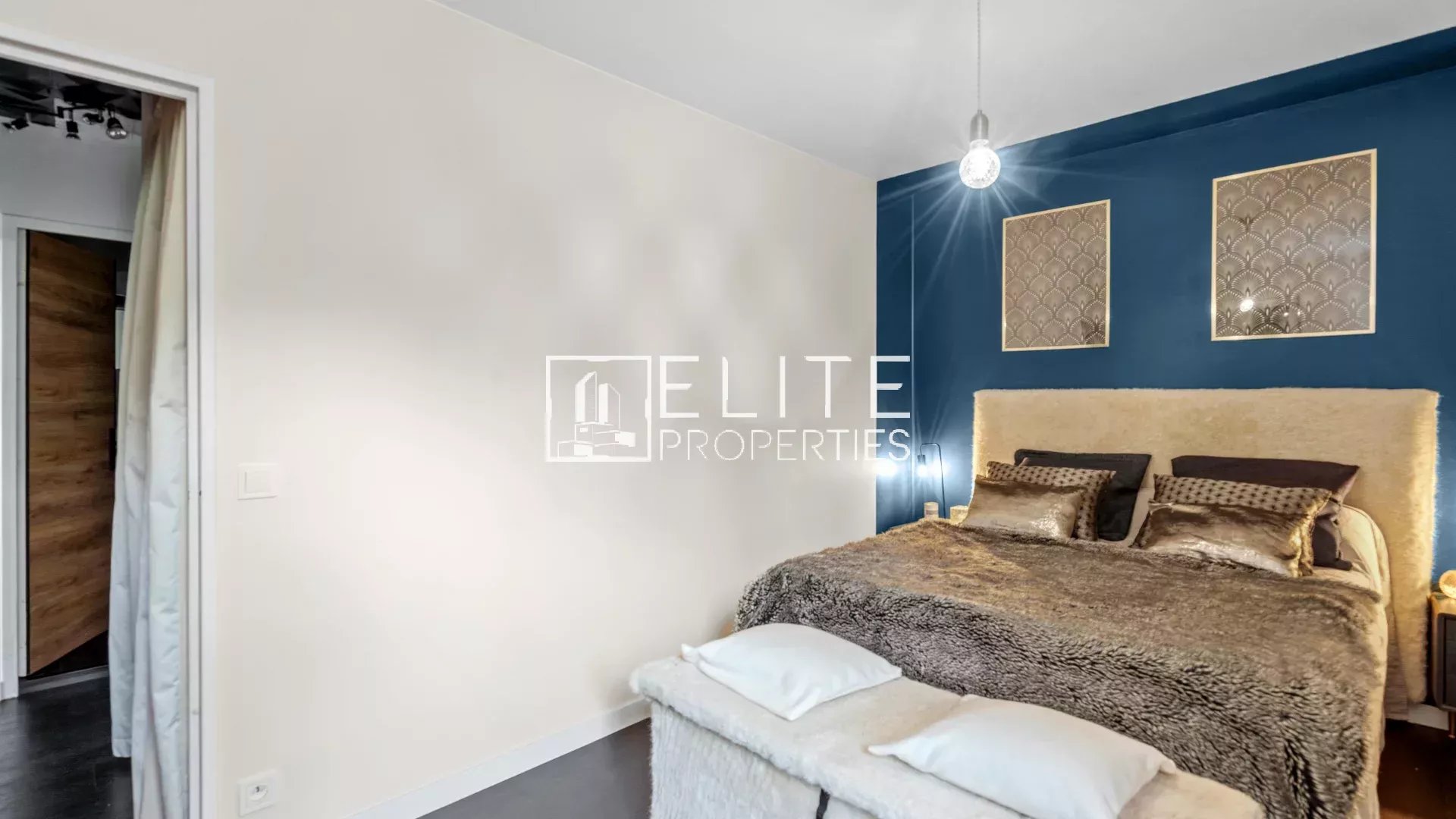 Appartement 3 pièces rénové avec terrasse — Dernier étage