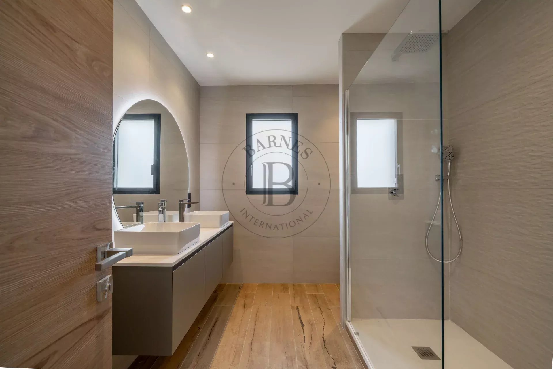 MOUGINS - VILLA NEUVE CONTEMPORAINE