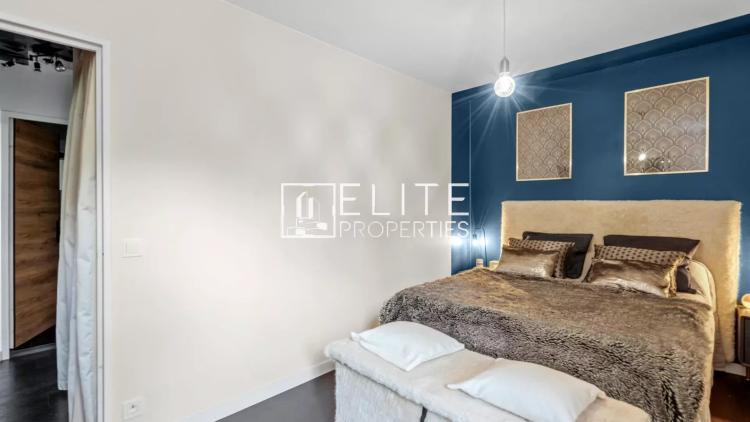 Appartement 3 pièces rénové avec terrasse — Dernier étage
