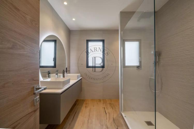 MOUGINS - VILLA NEUVE CONTEMPORAINE