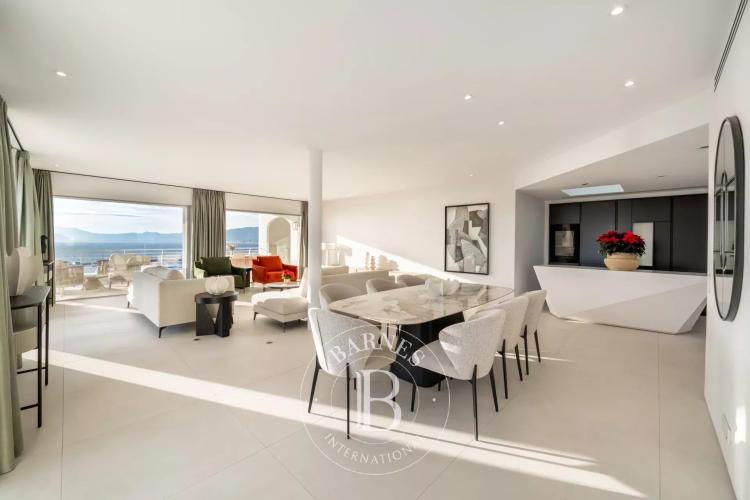 CANNES – CROISETTE PALM BEACH – PENTHOUSE VUE MER PANORAMIQUE – TOIT TERRASSE 250 M² – 3 CHAMBRES
