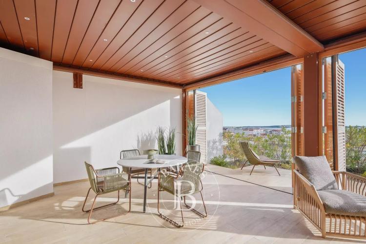 CANNES CENTRE - ROOFTOP - VUE MER - JACUZZI - 3 PIECES