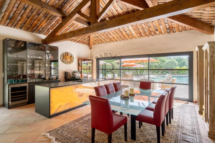 MOUGINS – VILLA AVEC PISCINE LAGON - PISCINE INTÉRIEURE ET TENNIS