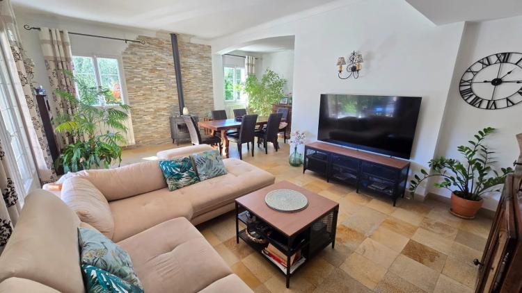 MAISON 5 PIÈCES 135 m² + PISCINE & DOUBLE GARAGE – TERRAIN 3 300 m²