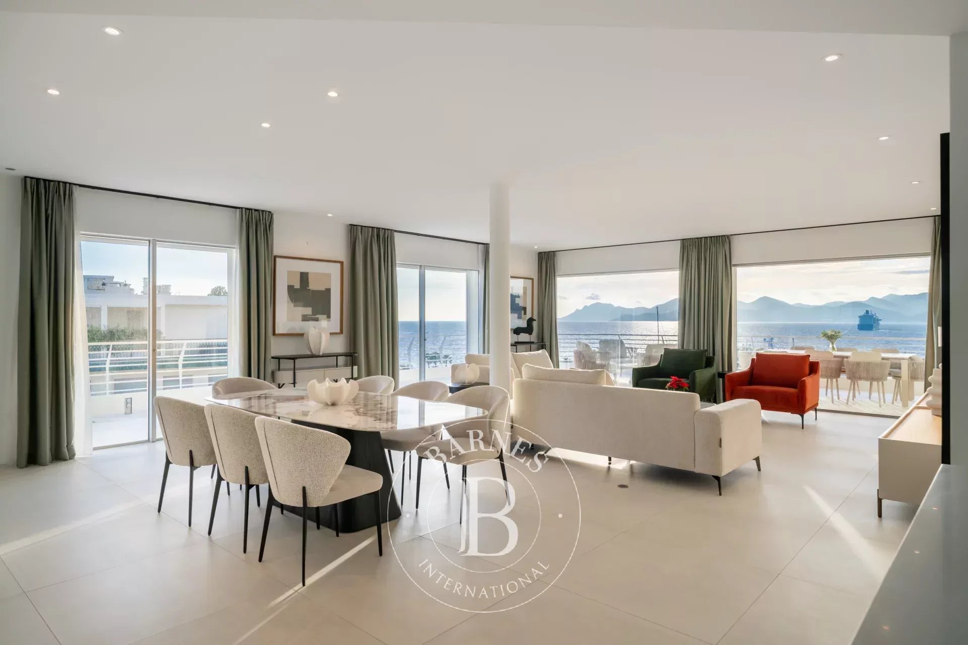 CANNES – CROISETTE PALM BEACH – PENTHOUSE VUE MER PANORAMIQUE – TOIT TERRASSE 250 M² – 3 CHAMBRES