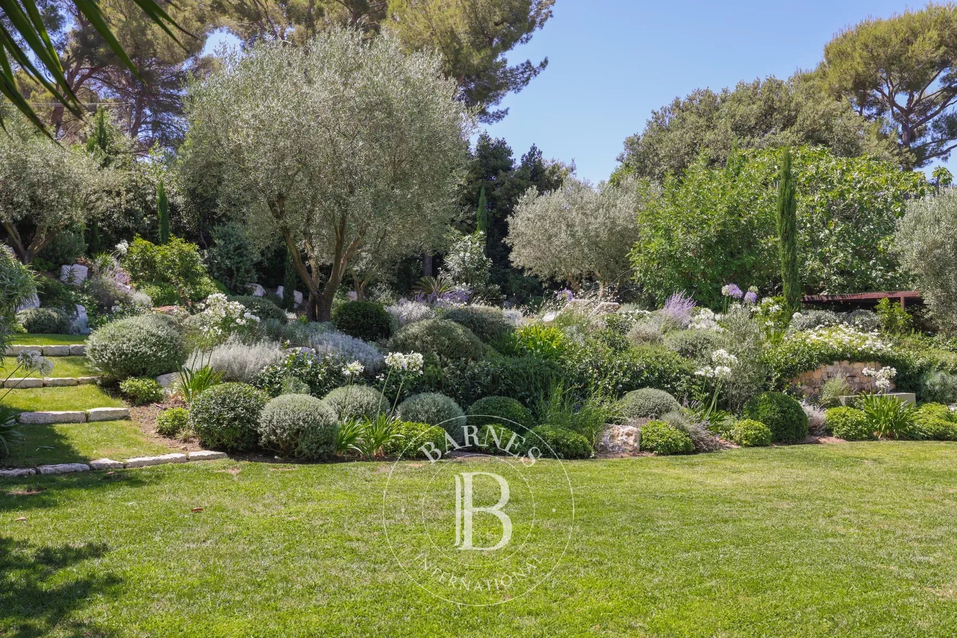 PROCHE MOUGINS - LE CANNET - VILLA RÉNOVÉE - PISCINE