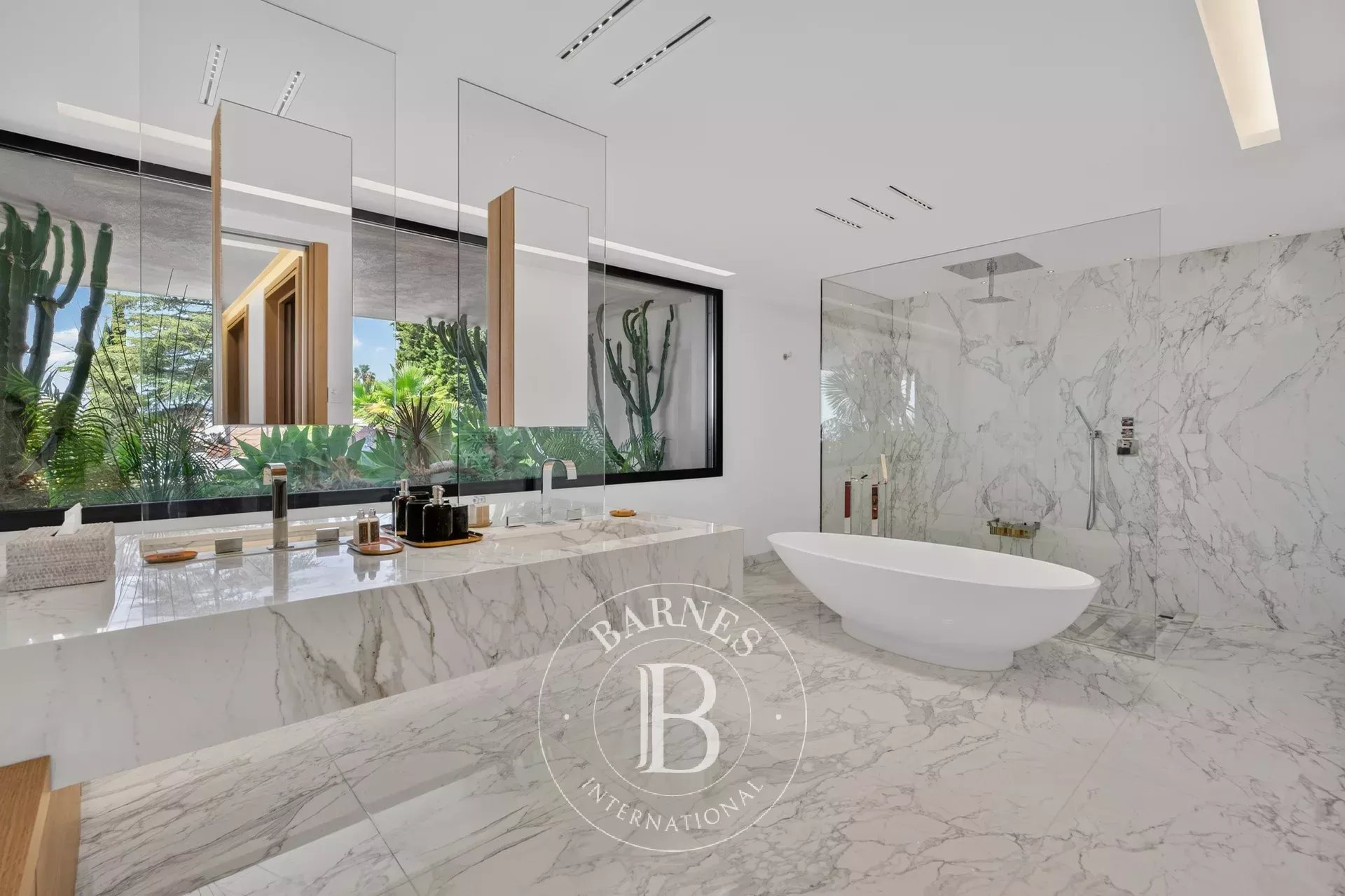 CANNES CALIFORNIE - VILLA CONTEMPORAINE AVEC VUE MER PANORAMIQUE - 8 CHAMBRES