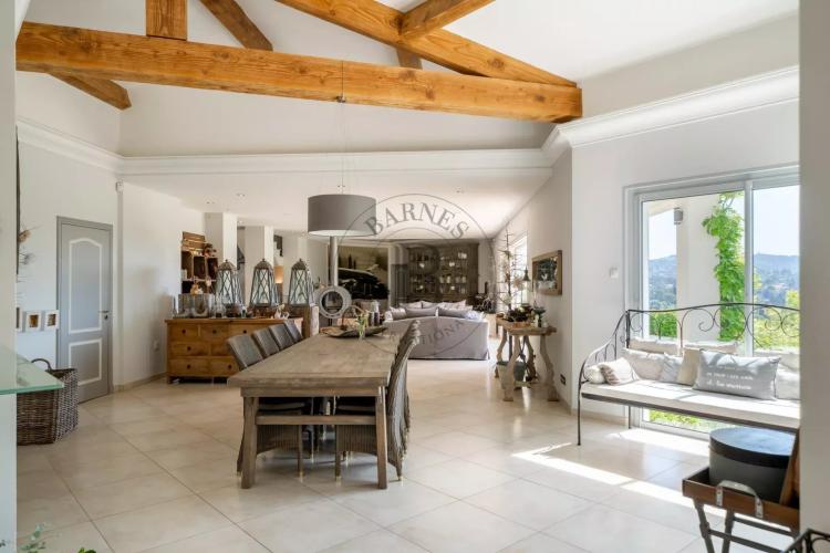 EXCLUSIVITÉ MOUGINS - VILLA NÉO-PROVENÇALE - VUE DÉGAGÉE