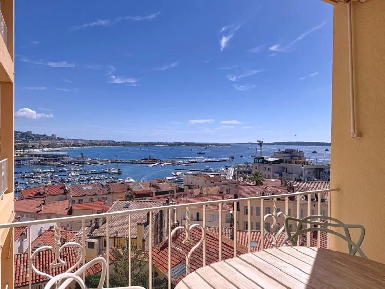 CANNES SUQUET VUE MER IMPRENABLE 3 PIECES TERRASSE RENOVE
