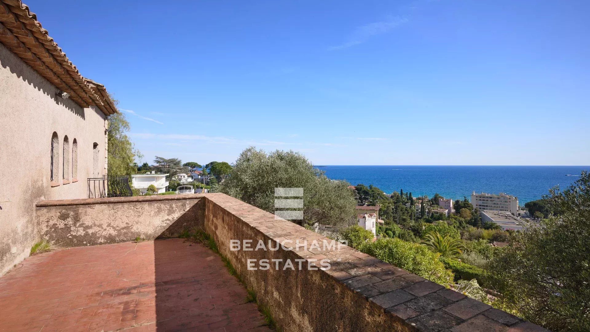 Propriété 5 chambres à rénover avec vue mer panoramique - Cannes - La Croix-des-Gardes