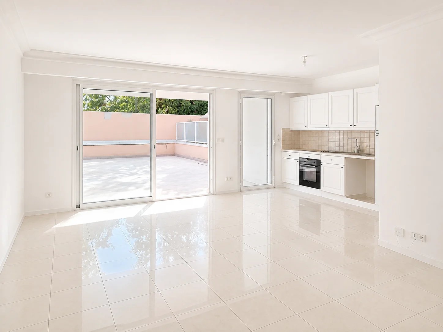 Cannes – Quartier Oxford | Spacieux T4 avec vaste terrasse, jardin & garage