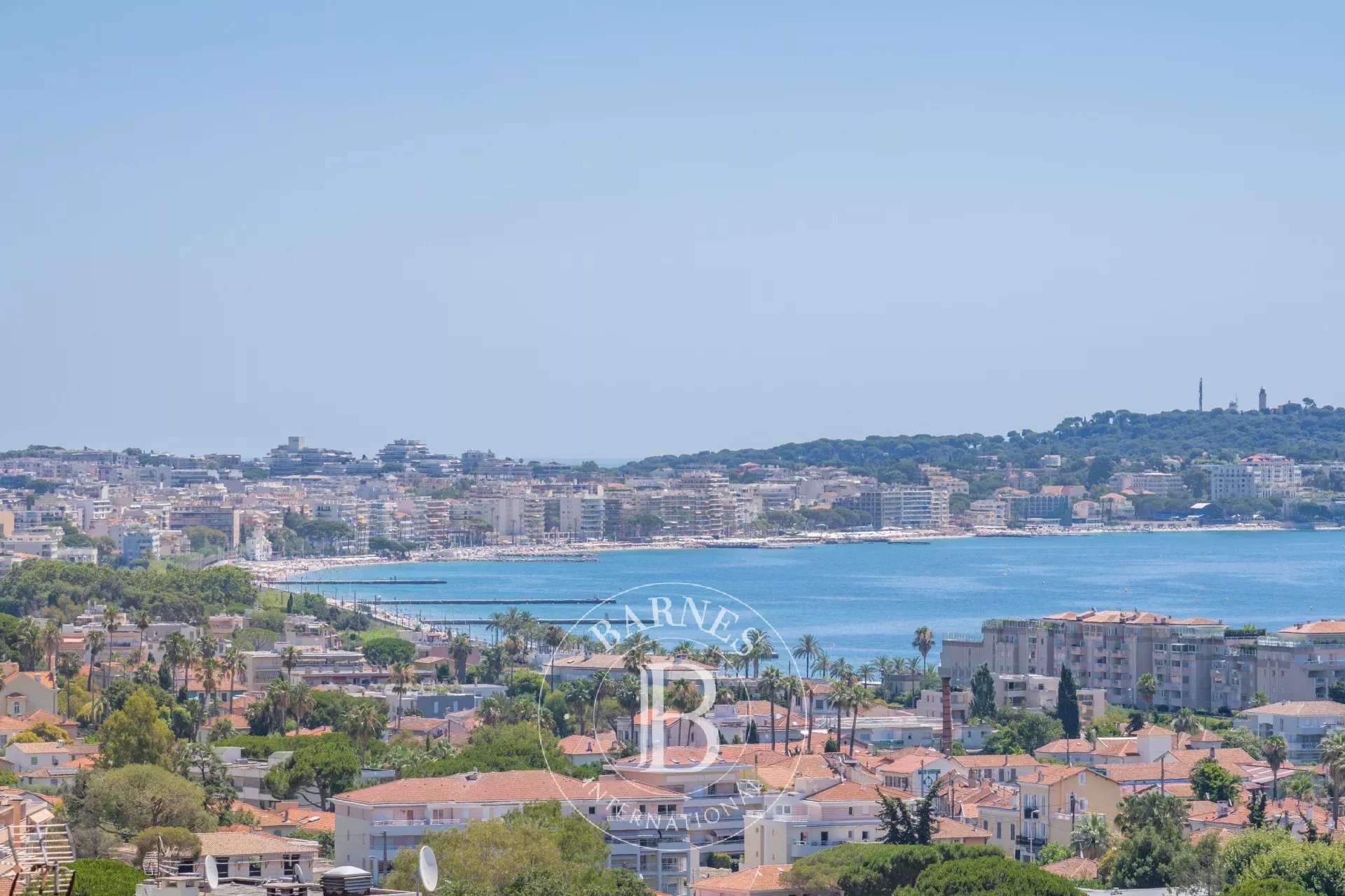 GOLFE-JUAN - VILLA CONTEMPORAINE - VUE MER PANORAMIQUE