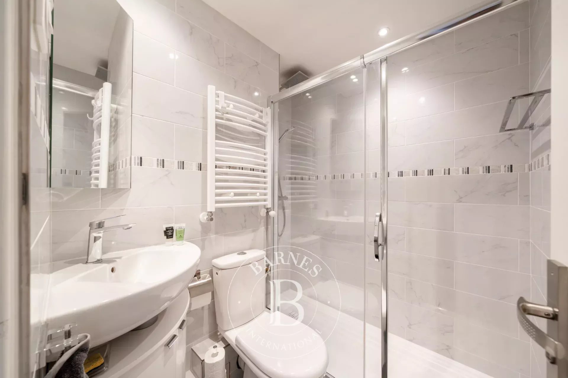 MANDELIEU LA NAPOULE - APPARTEMENT 4 PIECES RÉNOVÉ - VUE PORT