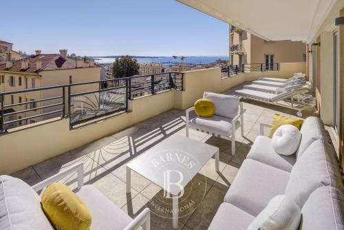 CANNES SUQUET - VUE MER - TERRASSE - 5 PIECES