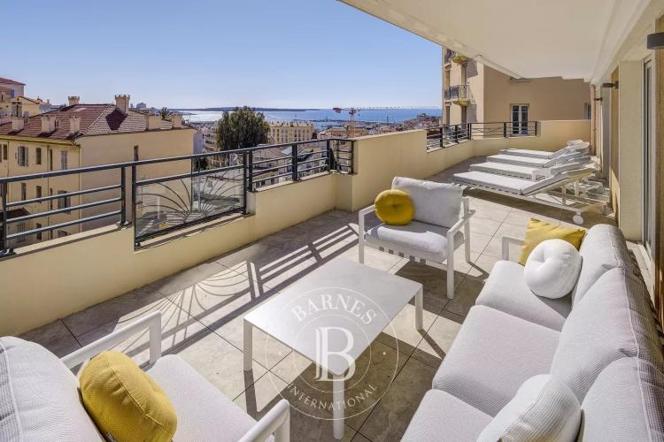 CANNES SUQUET - VUE MER - TERRASSE - 5 PIECES
