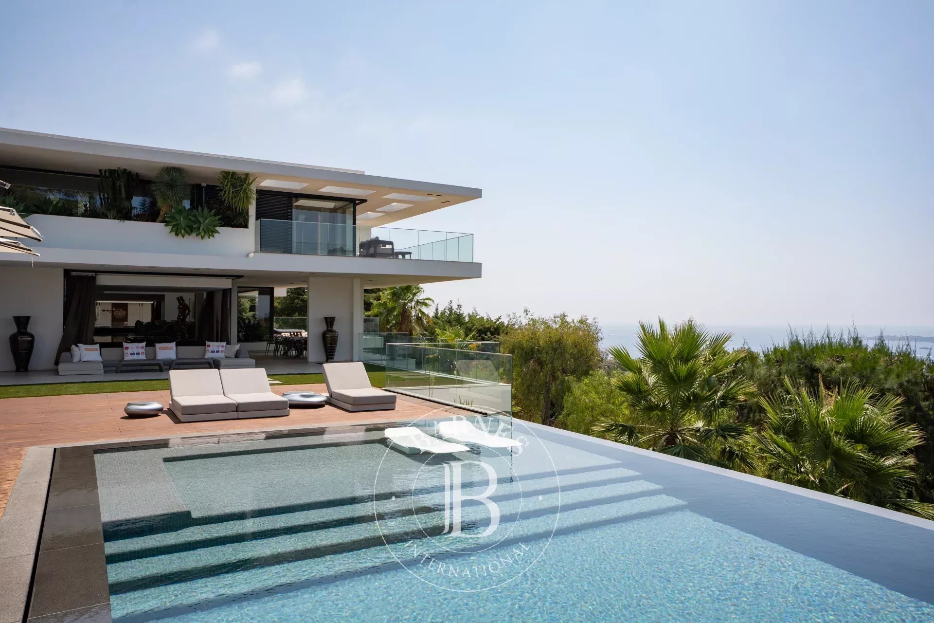 CANNES CALIFORNIE - VILLA CONTEMPORAINE AVEC VUE MER PANORAMIQUE - 8 CHAMBRES
