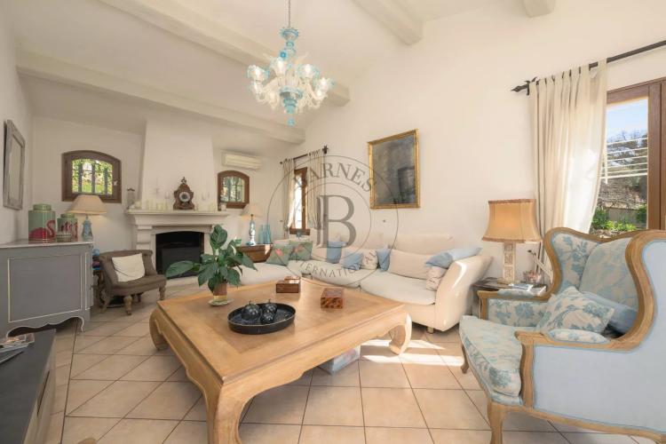 MOUGINS – QUARTIER RECHERCHÉ – À PIED DES COMMERCES