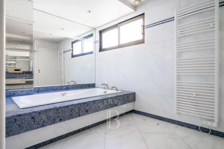 CANNES PALM BEACH – APPARTEMENT 3 PIÈCES – APERÇU MER - GARAGE