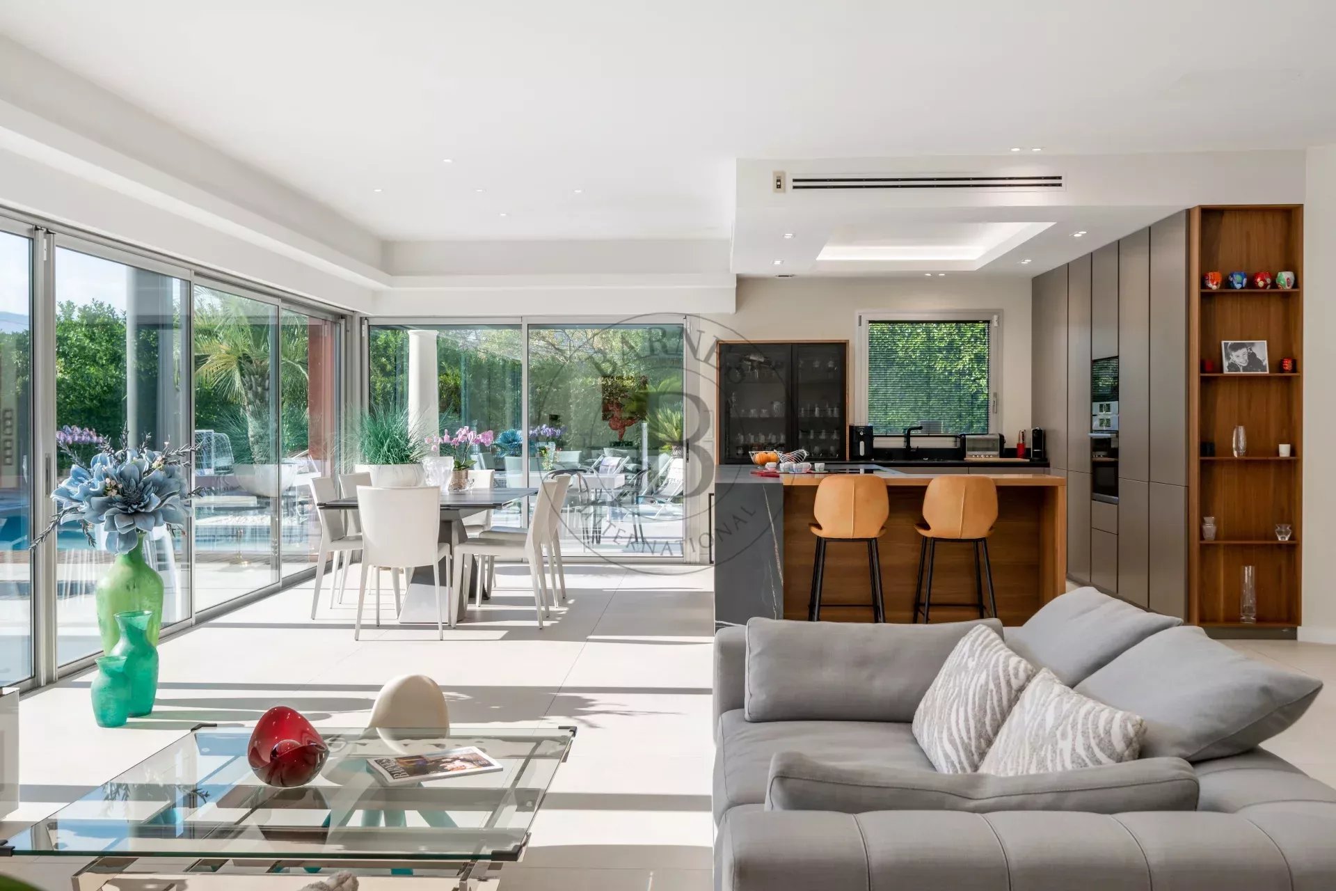 MOUGINS - VILLA DE PLAIN PIED - PROCHE CANNES