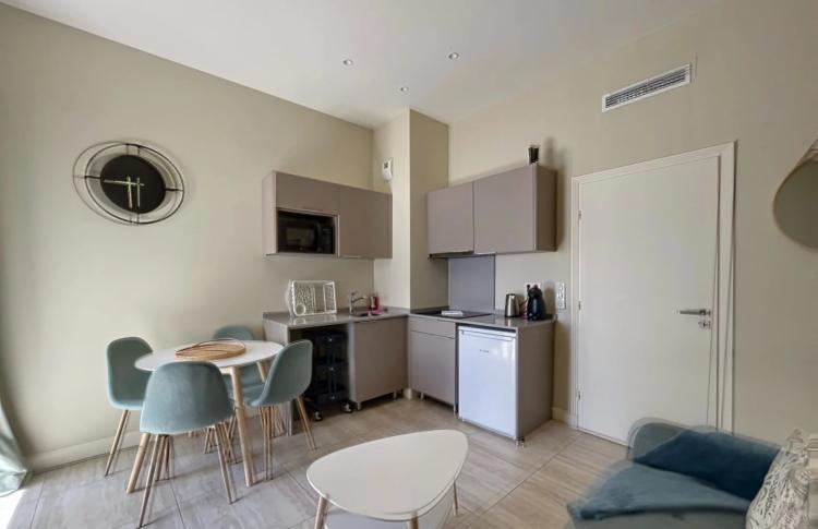 CANNES BASSE CALIFORNIE - 2P REZ DE JARDIN - 2 TERRASSES
