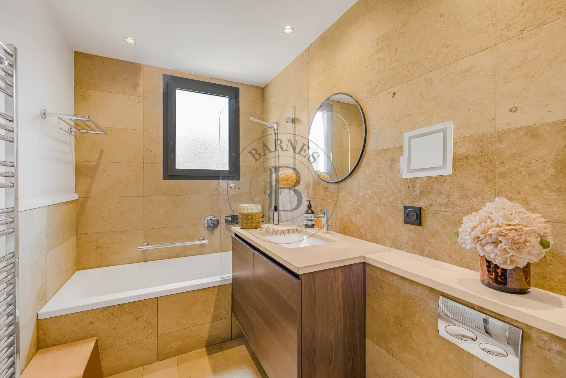 APPARTEMENT - 3 PIECES - DERNIER ETAGE - TERASSE - PISCINE