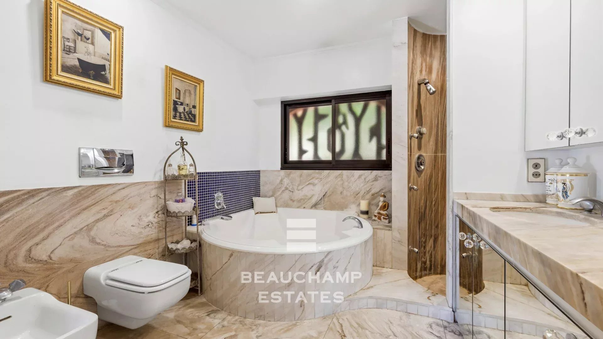 Exclusivité : atypique 5 chambres avec piscine - Mougins