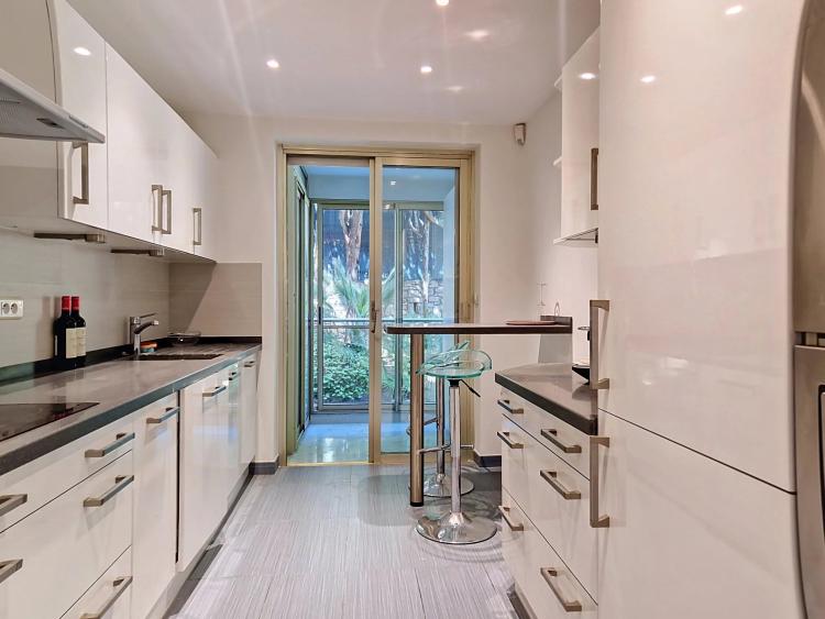LE CANNET COLLINES - GRAND APPARTEMENT T4 TRAVERSANT - PLEINE VUE MER