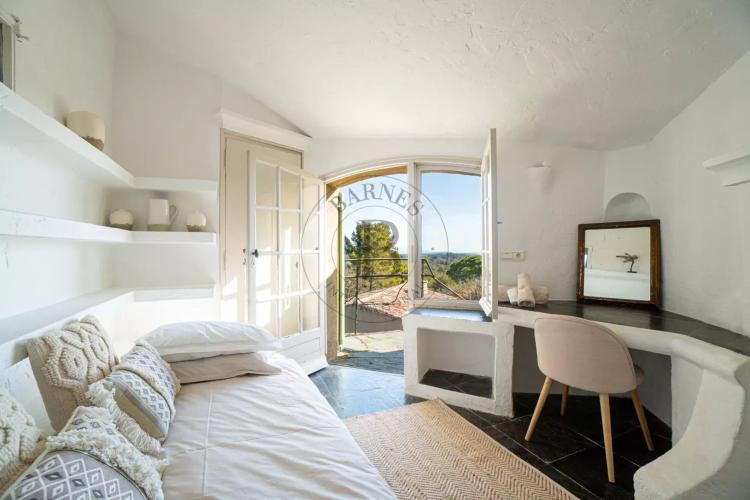 PROCHE MOUGINS - DOMAINE SÉCURISÉ - VUE MER PANORAMIQUE