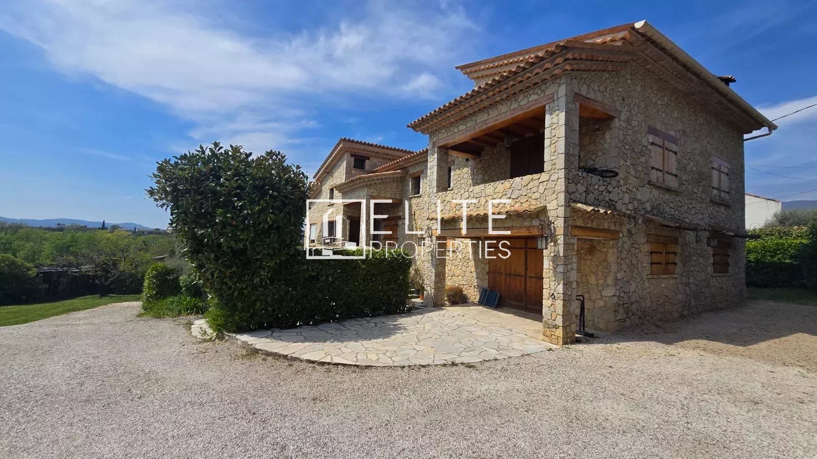 MAISON EN PIERRE 265m² + PISCINE - 2 APPARTEMENTS + STUDIO – MOUANS-SARTOUX