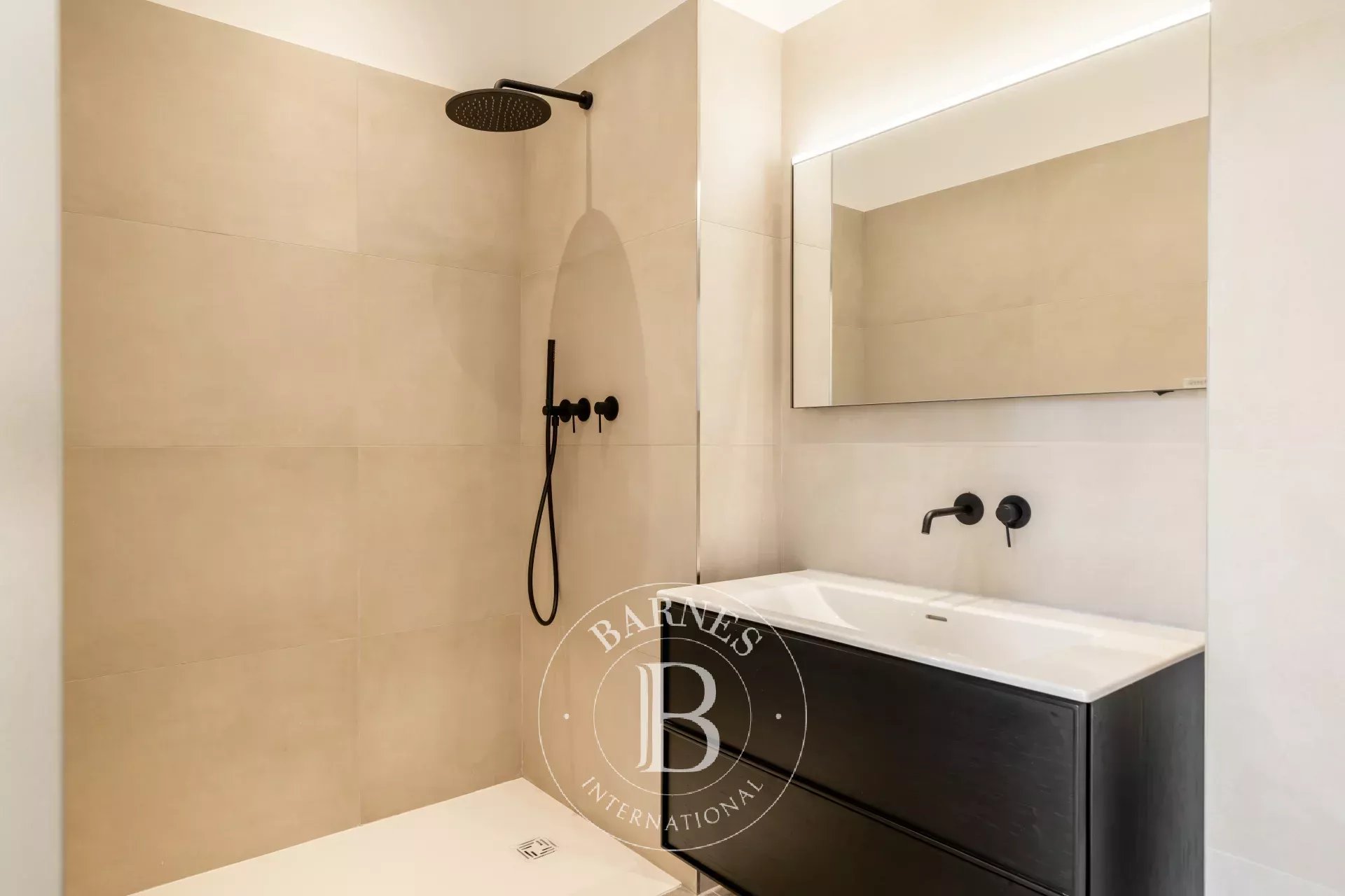 EXCLUSIVITÉ - CANNES – ARRIÈRE CROISETTE – 4 PIÈCES - BALCON - APERÇU MER
