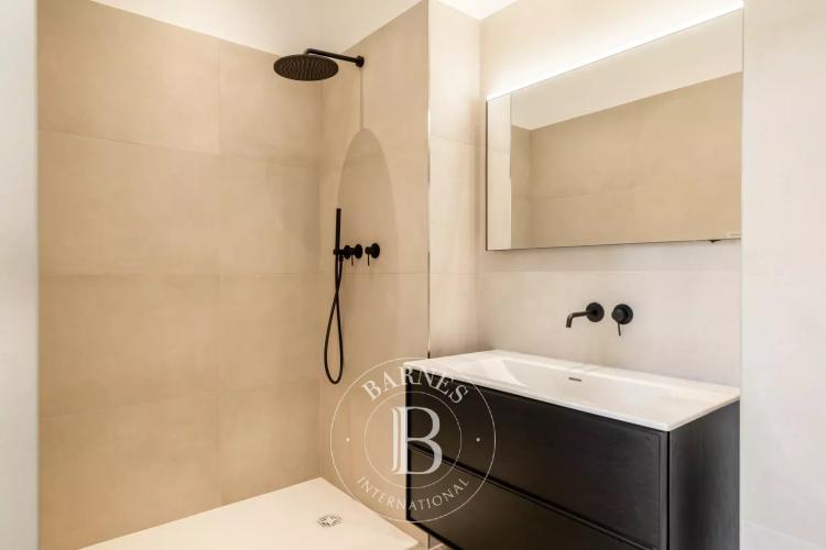 EXCLUSIVITÉ - CANNES – ARRIÈRE CROISETTE – 4 PIÈCES - BALCON - APERÇU MER