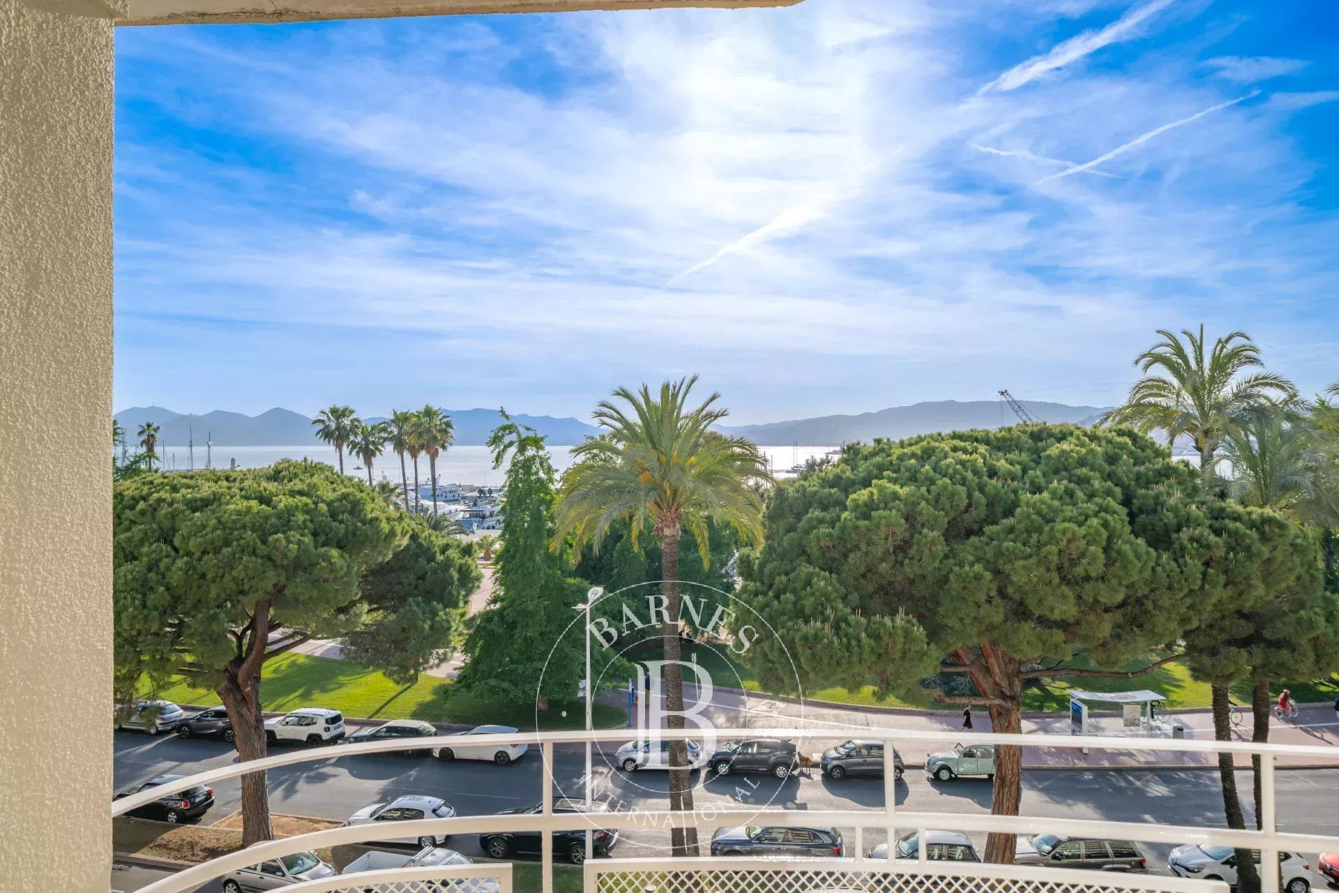 EXCLUSIVITÉ CANNES CROISETTE - 3 PIÈCES - TERRASSE - VUE MER