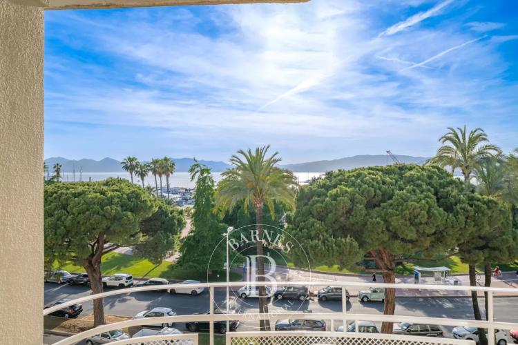 EXCLUSIVITÉ CANNES CROISETTE - 3 PIÈCES - TERRASSE - VUE MER