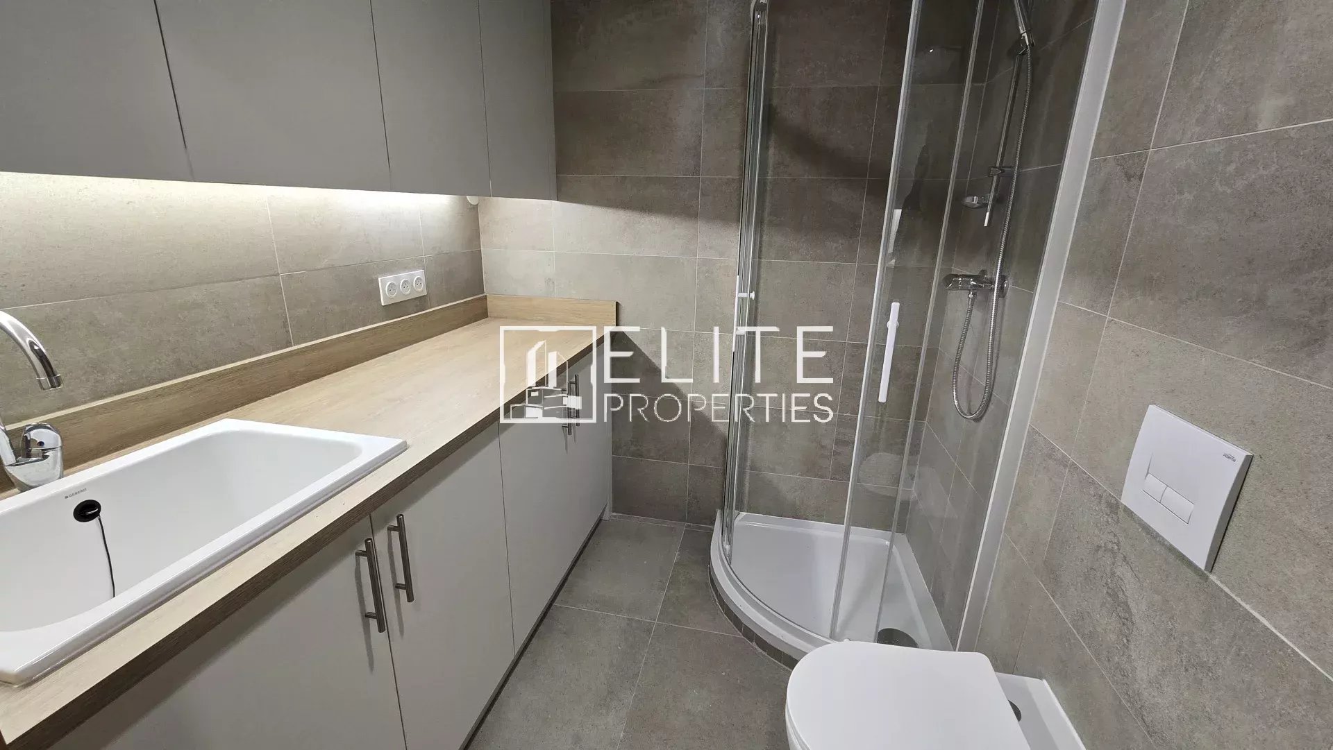 BUREAUX 98m² DANS MAISON DE SANTE MOUANS-SARTOUX