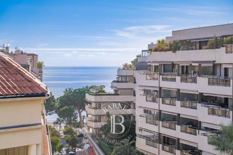 EXCLUSIVITÉ - CANNES ARRIÈRE CROISETTE -  5 PIÈCES - BALCON - APERÇU MER - DERNIER ETAGE