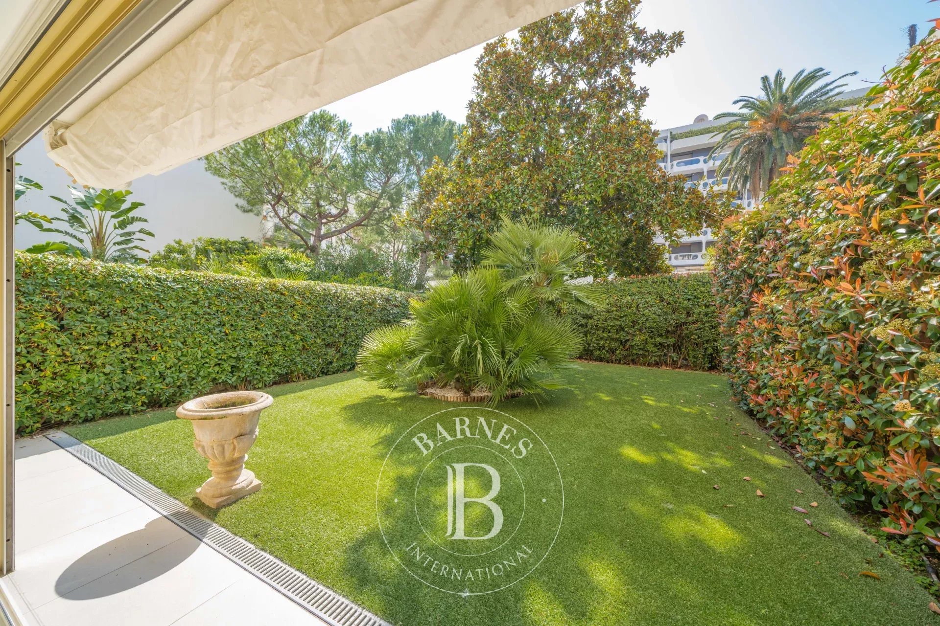 CANNES ARRIERE CROISETTE - APPARTEMENT 3 PIÈCES - JARDIN