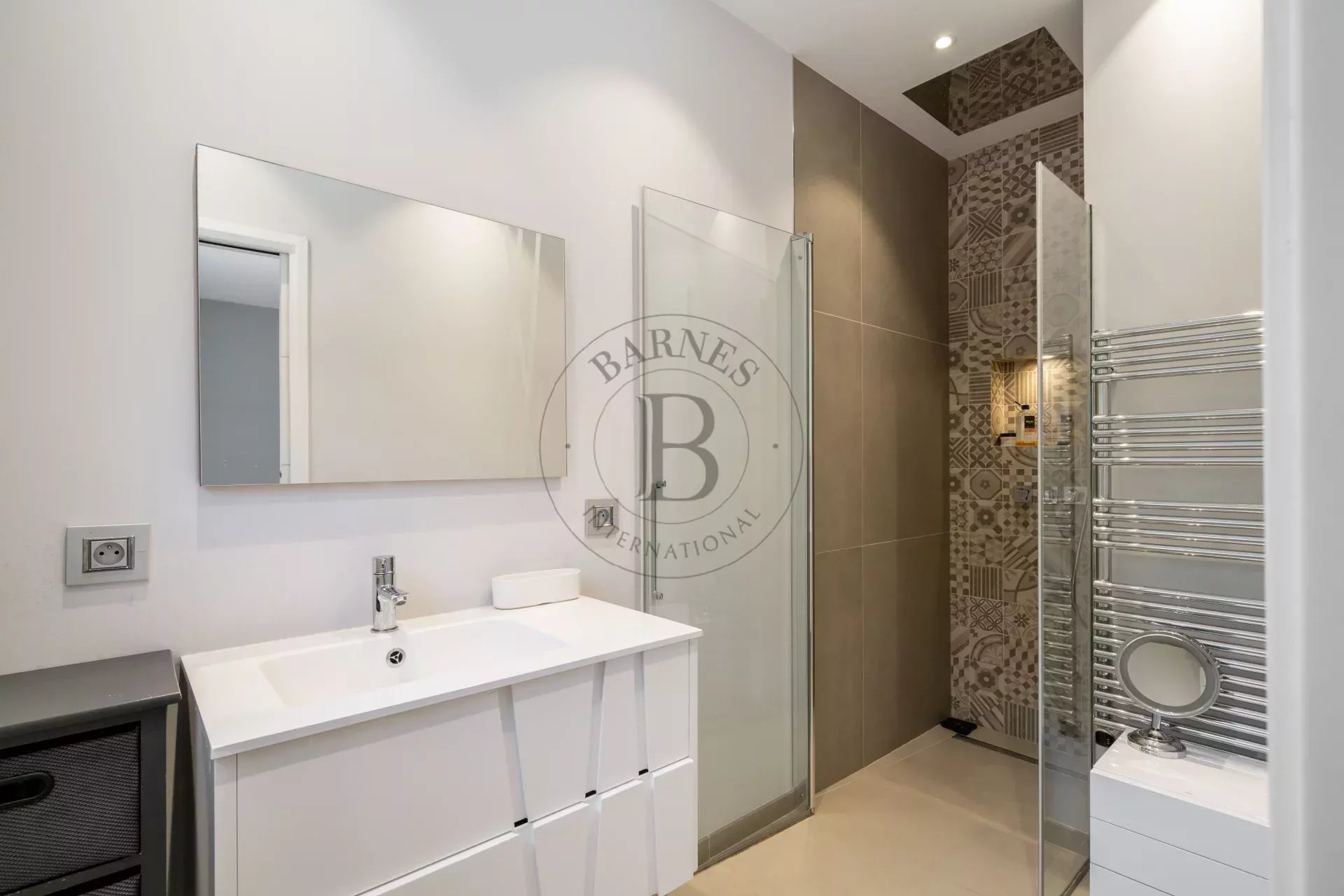 MOUGINS - VILLA DE PLAIN PIED - PROCHE CANNES