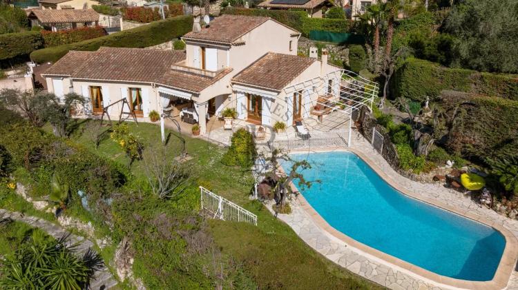 MOUGINS – QUARTIER RECHERCHÉ – À PIED DES COMMERCES