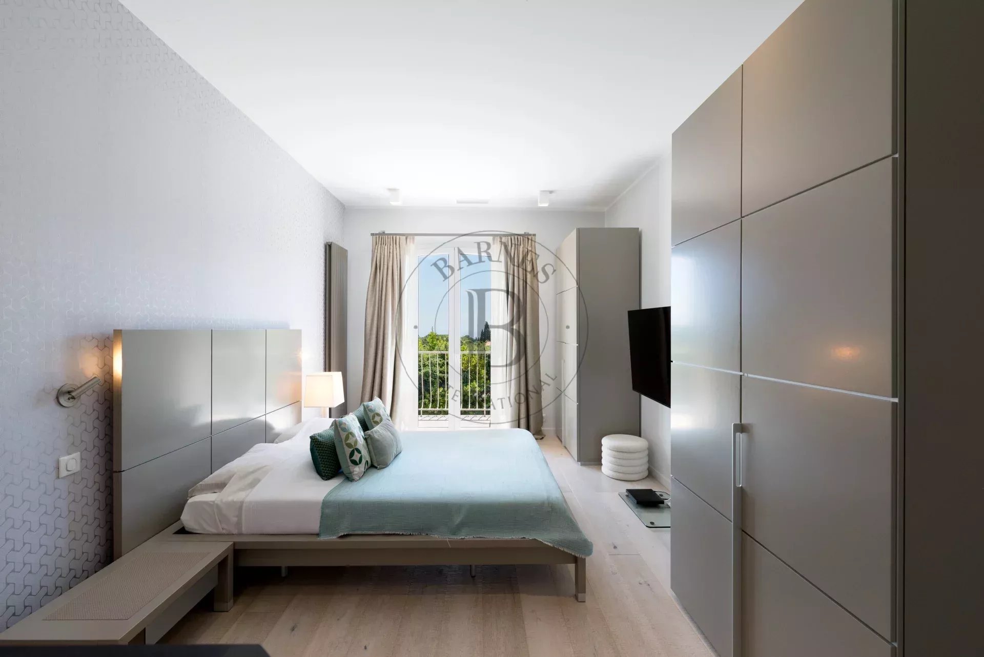 LA ROQUETTE-SUR-SIAGNE – VILLA FAMILIALE RÉNOVÉE – APERÇU MER
