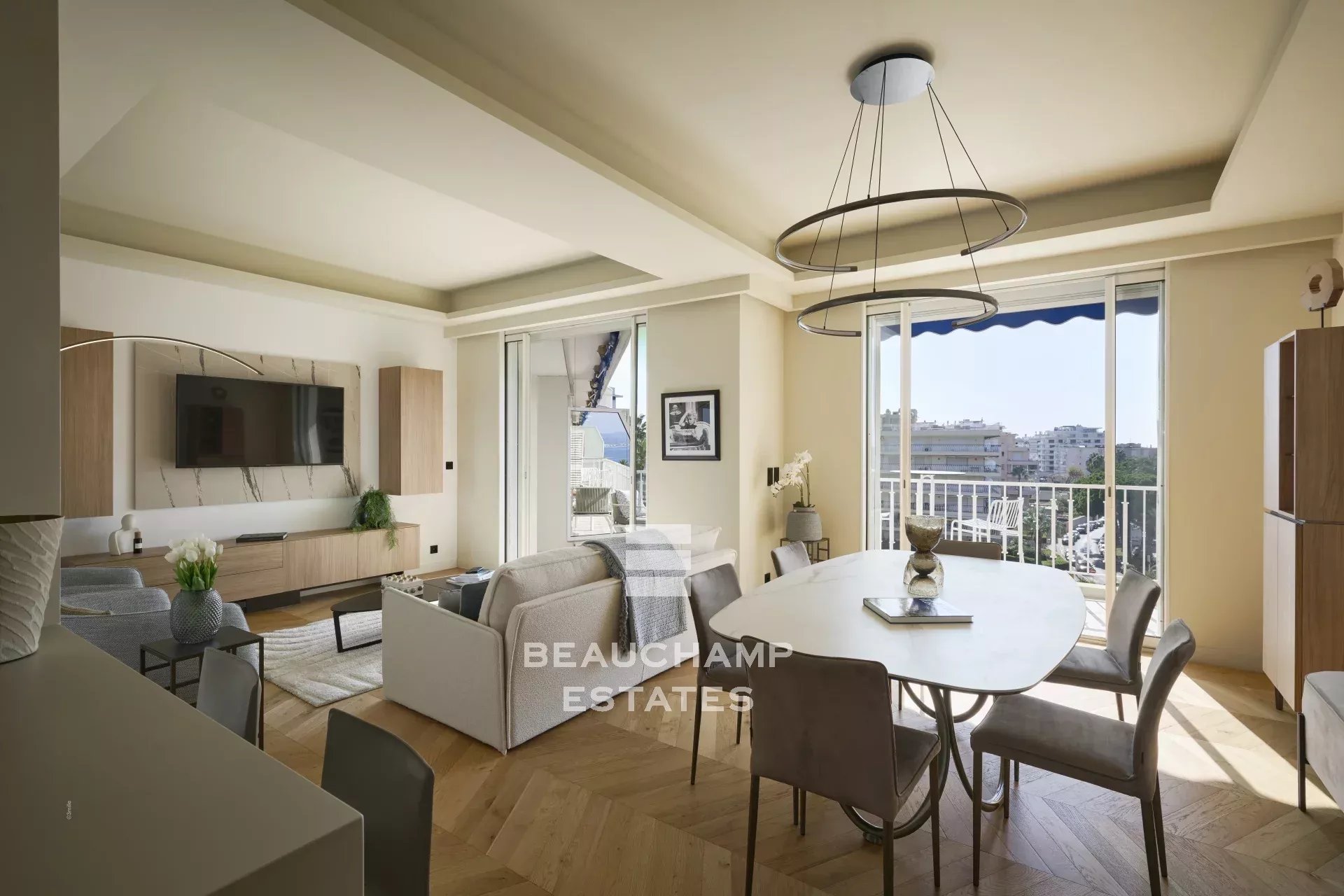 Appartement 3 chambres avec vue mer – Cannes Croisette