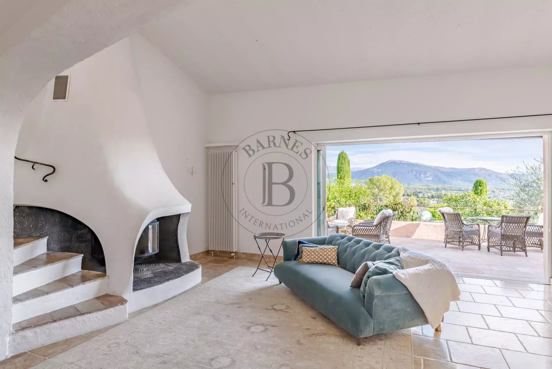 PROCHE MOUGINS –VILLA D’ARCHITECTE COUËLLE – DOMAINE DE CASTELLARAS LE VIEUX