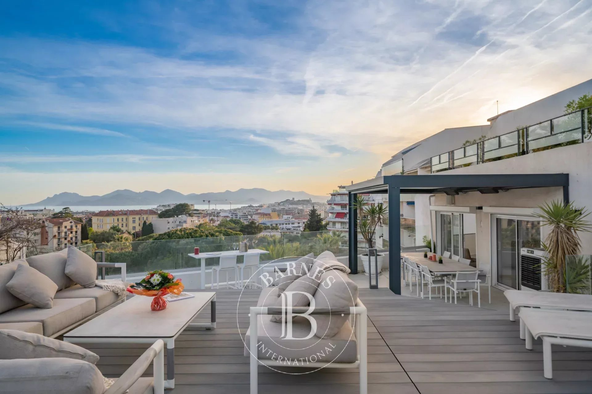 CANNES MONTFLEURY - 6 PIÈCES - VUE MER PANORAMIQUE - GRANDE TERRASSE
