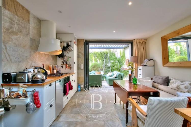 CANNES CENTRE - LOFT ATYPIQUE - HAUTEUR SOUS PLAFOND