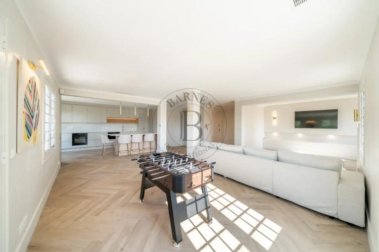 MOUGINS - VILLA - 5 CHAMBRES EN SUITE - DOMAINE SECURISE